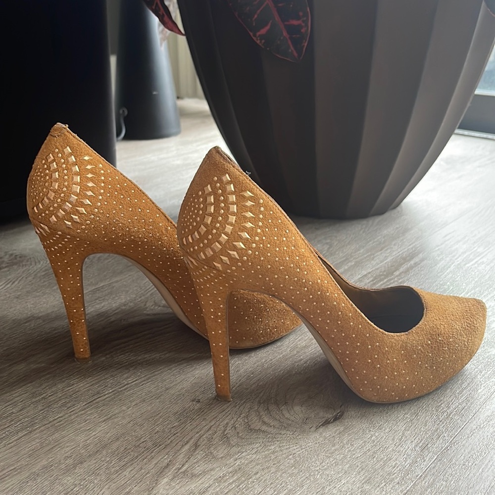 Bcbg pumps size 9.5